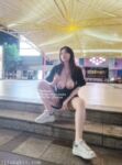 Pada penghujung tahun, tweet mengejutkan muncul di Twitter Dewi dengan wajah tinggi dan payudara besar kontras [Wine Moon], dilatih oleh pemilik untuk penggambaran peribadi.