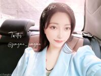 Pada penghujung tahun, tweet mengejutkan muncul di Twitter Dewi dengan wajah tinggi dan payudara besar kontras [Wine Moon], dilatih oleh pemilik untuk penggambaran peribadi.