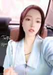 Pada penghujung tahun, tweet mengejutkan muncul di Twitter Dewi dengan wajah tinggi dan payudara besar kontras [Wine Moon], dilatih oleh pemilik untuk penggambaran peribadi.