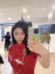 Pada penghujung tahun, tweet mengejutkan muncul di Twitter Dewi dengan wajah tinggi dan payudara besar kontras [Wine Moon], dilatih oleh pemilik untuk penggambaran peribadi.