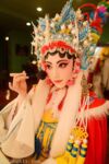 Pada penghujung tahun, tweet mengejutkan muncul di Twitter Dewi dengan wajah tinggi dan payudara besar kontras [Wine Moon], dilatih oleh pemilik untuk penggambaran peribadi.