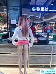 顶级反差女神〖娜娜爱之屋〗最新露出挑战，人来人往商场地铁人前偷偷露出，紧张刺激！超级反差