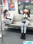 顶级反差女神〖娜娜爱之屋〗最新露出挑战，人来人往商场地铁人前偷偷露出，紧张刺激！超级反差
