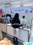 顶级反差女神〖娜娜爱之屋〗最新露出挑战，人来人往商场地铁人前偷偷露出，紧张刺激！超级反差