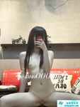 顶级反差女神〖娜娜爱之屋〗最新露出挑战，人来人往商场地铁人前偷偷露出，紧张刺激！超级反差
