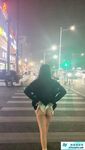 顶级反差女神〖娜娜爱之屋〗最新露出挑战2，人来人往商场地铁人前偷偷露出，紧张刺激！超级反差
