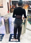 海角社区泡良大神【我的母狗房东】温泉门和美女房东泡温泉，当着大家面内射就是刺激，无视路人