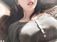 舞蹈學院學姐女神〖momo〗最新復出福利，魔鬼身材超緊小嫩逼 清純靚麗的外表下有一顆淫盪的心