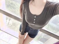舞蹈學院學姐女神〖momo〗最新復出福利，魔鬼身材超緊小嫩逼 清純靚麗的外表下有一顆淫盪的心