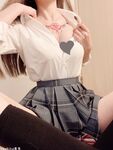 舞蹈學院學姐女神〖momo〗最新復出福利，魔鬼身材超緊小嫩逼 清純靚麗的外表下有一顆淫盪的心