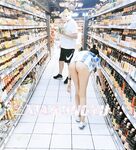 The top cuckold Twitter human high-quality promiscuous couple [Little Whale] privately filmed, Ziwei exposed in front of the waiter in the open-air restaurant bar, PUA entered the men's toilet while walking the dog from behind, the whole process was h