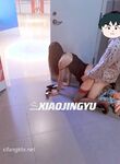 The top cuckold Twitter human high-quality promiscuous couple [Little Whale] privately filmed, Ziwei exposed in front of the waiter in the open-air restaurant bar, PUA entered the men's toilet while walking the dog from behind, the whole process was h