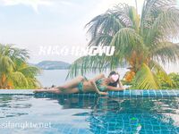 The top cuckold Twitter human high-quality promiscuous couple [Little Whale] privately filmed, Ziwei exposed in front of the waiter in the open-air restaurant bar, PUA entered the men's toilet while walking the dog from behind, the whole process was h