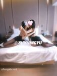 The top cuckold Twitter human high-quality promiscuous couple [Little Whale] privately filmed, Ziwei exposed in front of the waiter in the open-air restaurant bar, PUA entered the men's toilet while walking the dog from behind, the whole process was h