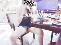 The top cuckold Twitter human high-quality promiscuous couple [Little Whale] privately filmed, Ziwei exposed in front of the waiter in the open-air restaurant bar, PUA entered the men's toilet while walking the dog from behind, the whole process was h