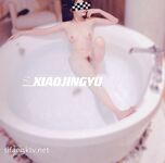 The top cuckold Twitter human high-quality promiscuous couple [Little Whale] privately filmed, Ziwei exposed in front of the waiter in the open-air restaurant bar, PUA entered the men's toilet while walking the dog from behind, the whole process was h