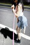 海角泡良大神【我的母狗房东】气质高贵的房东少妇像条狗一样被我栓在酒店门口灌满精液的小穴