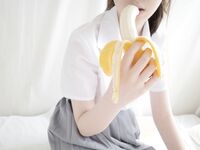 モリルオ財団-写真内部ケーキJK制服バナナ