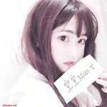 Koleksi paparan wajah yang dibuat tersuai bagi jelitawan yang memegang plakad