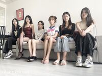Ang pinakabagong grupo ng modelong nuclear bomb [Flowing Desire XX Workshop] ay nag-imbita ng 6 na batang babaeng modelo na may pinakamagagandang pigura upang matapang na kumuha ng pribadong mga larawan, nakikipag-chat at tumatawa, nakahiga sa isang hiler
