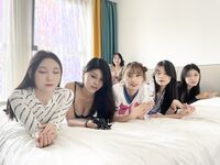 Ang pinakabagong grupo ng modelong nuclear bomb [Flowing Desire XX Workshop] ay nag-imbita ng 6 na batang babaeng modelo na may pinakamagagandang pigura upang matapang na kumuha ng pribadong mga larawan, nakikipag-chat at tumatawa, nakahiga sa isang hiler