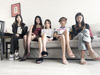 Ang pinakabagong grupo ng modelong nuclear bomb [Flowing Desire XX Workshop] ay nag-imbita ng 6 na batang babaeng modelo na may pinakamagagandang pigura upang matapang na kumuha ng pribadong mga larawan, nakikipag-chat at tumatawa, nakahiga sa isang hiler