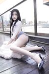Model muda terbaik Long Xueer dari Xiuren.com dan gambar peribadinya bersama jurugambar.
