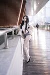 Model muda terbaik Long Xueer dari Xiuren.com dan gambar peribadinya bersama jurugambar.