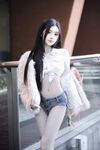 Model muda terbaik Long Xueer dari Xiuren.com dan gambar peribadinya bersama jurugambar.