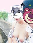 Top contrast wife! A good-looking fair-skinned bitch in Panyu, Guangzhou [Mingo loves to show off] private photos and benefits, exposed in front of people outdoors and having oral sex in the men's toilet, making the heart beat.