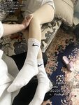 Footjob ng isang mananayaw [91VODAKS176VODKAS1991] Naglalaro gamit ang maselan na mga paa ng isang mananayaw, ang pinakamagagandang mahabang binti, itim at puting medyas, at kasabay nito ay ang paglalagay ng maganda at pinong mga paa sa medyas, na nagbibi