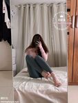สาวสวัสดิการหน้าอกใหญ่อันดับต้น ๆ ของ Twitter [sweethessjiang] ได้ปรับแต่งรูปถ่ายส่วนตัวของเธอ เธอช่วยตัวเองด้วยอุปกรณ์ประกอบฉากเต้นรำเปลือยและเสียงครวญครางของเธอก็ค่อนข้างดึงดูด