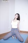 顏值巔峰秀人網當紅女神模特魚子醬閨蜜【杏子】大膽私拍，開襠瑜伽褲鮑魚夾圈圈毛多性感絕對尤物
