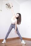 顏值巔峰秀人網當紅女神模特魚子醬閨蜜【杏子】大膽私拍，開襠瑜伽褲鮑魚夾圈圈毛多性感絕對尤物
