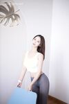 顏值巔峰秀人網當紅女神模特魚子醬閨蜜【杏子】大膽私拍，開襠瑜伽褲鮑魚夾圈圈毛多性感絕對尤物