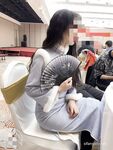 Updated na naman ang follow-up sa incest rape ng kapatid ko sa KTV! Ang babaeng kalapating mababa ang lipad na may magagandang binti at masiglang puwit, ang kanyang masikip na maong na nagwawalis sa sahig, ay nakatutukso sa kanyang nakababatang kapatid na