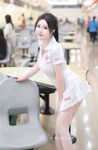 Bagong gawa noong 2024, pribadong kinunan ng sikat na modelo ng Xiuren.com, [Small French Fries], na nakalantad sa bowling alley sa pampublikong lugar, malakihan, may mga tagas, maraming tao sa paligid.