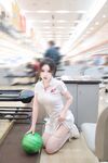 Bagong gawa noong 2024, pribadong kinunan ng sikat na modelo ng Xiuren.com, [Small French Fries], na nakalantad sa bowling alley sa pampublikong lugar, malakihan, may mga tagas, maraming tao sa paligid.