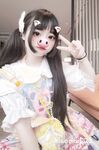 TwitterLolita [Cô bé không cao] Những bức ảnh riêng tư dễ thương, với làn da trắng mịn, bộ ngực lớn và bên ngoài âm hộ màu hồng, cô ấy là một cô gái ngoan trong mắt giáo viên và các bạn cùng lớp, nhưng ở nhà cô ấy lại là một con điếm nhỏ