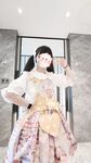 TwitterLolita [Cô bé không cao] Những bức ảnh riêng tư dễ thương, với làn da trắng mịn, bộ ngực lớn và bên ngoài âm hộ màu hồng, cô ấy là một cô gái ngoan trong mắt giáo viên và các bạn cùng lớp, nhưng ở nhà cô ấy lại là một con điếm nhỏ