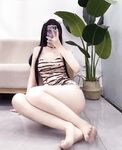 The most beautiful girl with 210,000 followers on Twitter squirts the Loli Princess [Rabbit Loves Squirting]. Subscribe to private photos, and she can be salty or sweet in various uniforms and expose props Ziwei outdoors in front of people.