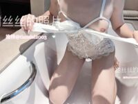 大长腿小仙女小姐姐〖甜丝丝〗一字马露出啪啪舞蹈生的柔韧性就是好，被金主爸爸调教成母狗！