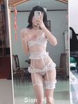 Twitter ロリータ [シオン シイン] お父さんの大きなチンポで私の小さなマンコを満足させたいのです。外では彼女は先生やクラスメートから見れば良い子ですが、家ではちょっとビッチです。