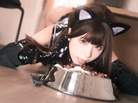 Quan Ran is a little hungry - bondage cat