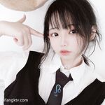 推特13万粉萝莉风coser可盐可甜TS娘【小舞酱】露脸私拍，嗲声嗲气3P前后夹击直男最爱