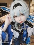 推特13万粉萝莉风coser可盐可甜TS娘【小舞酱】露脸私拍，嗲声嗲气3P前后夹击直男最爱