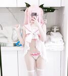 Twitter蘿莉〖英梨梨〗極品美女女神 表面看起來挺文靜，私下騷出水，粉嫩私處道具紫薇挑逗