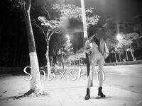 推特頂級身材露出狂人少女嫩妹【Smaxskin】私拍，宜家全裸露出母狗式調教啪啪啪無套內射無毛嫩穴