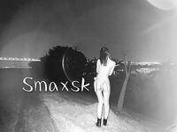 推特頂級身材露出狂人少女嫩妹【Smaxskin】私拍，宜家全裸露出母狗式調教啪啪啪無套內射無毛嫩穴