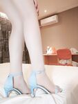 推特女神福利姬【00后大队长】未流出土豪私拍视图合集，情趣制服紫薇销魂可撸精尽人亡的节奏（1）